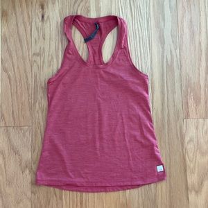 Vuori Lux Performance Tank in Dessert Rose size Small